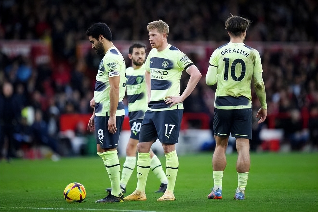 2025巴甲10月最佳球员：帕尔梅拉斯中锋维托尔-罗克