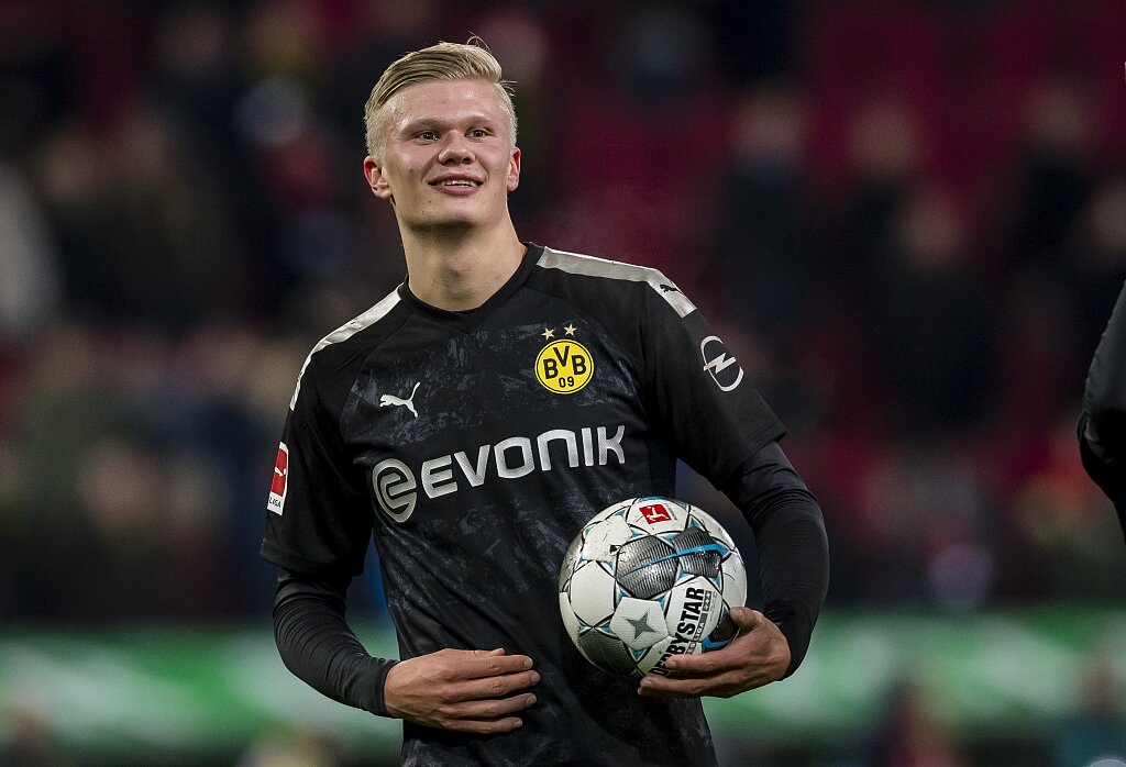 神锋！小蜜蜂前锋蒂亚戈再演梅开二度，联赛13场进11球